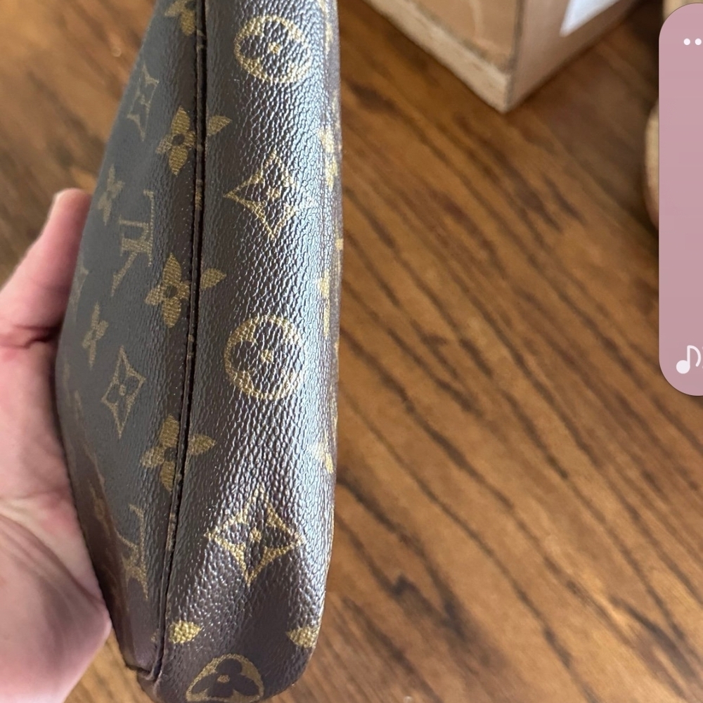 Louis Vuitton Monogram Pochette Accessories Bag (Firm) - Picture 3 of 10